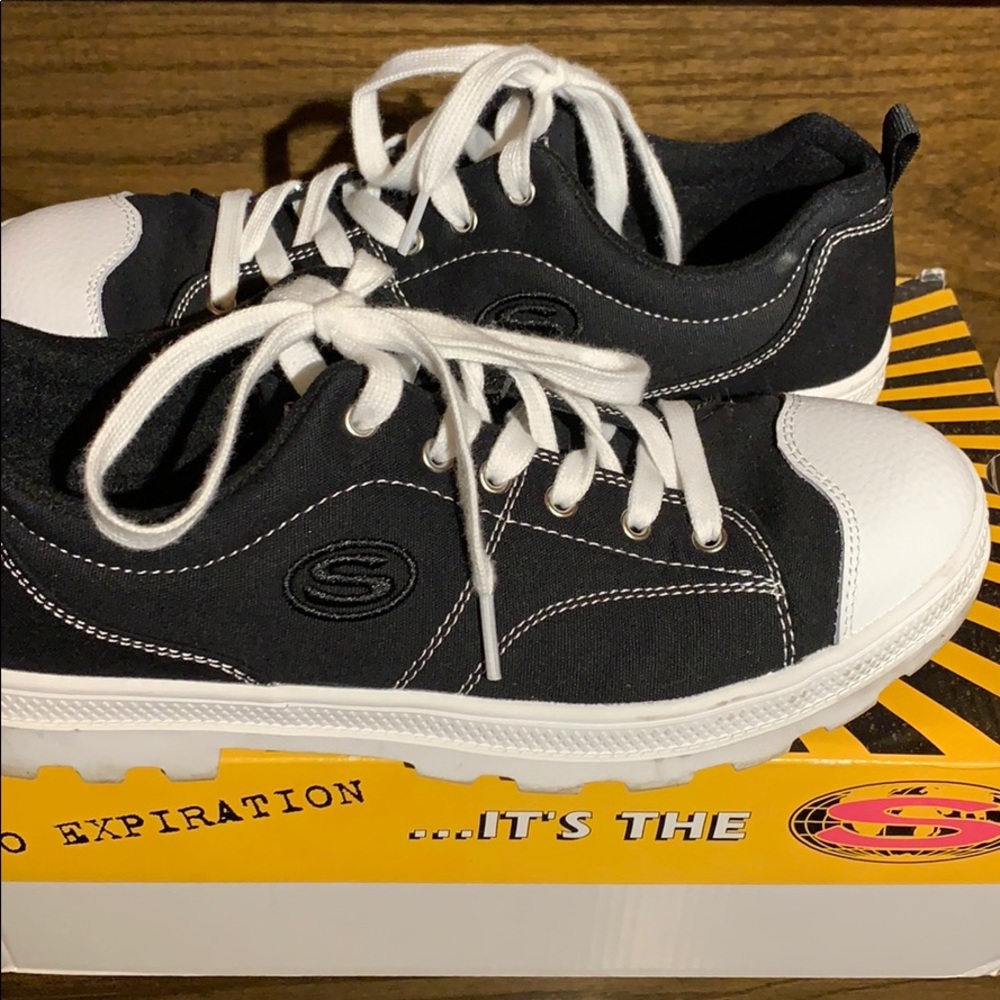 Sketchers Roadies